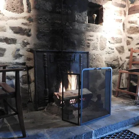 De Caractere Avec Billard, Cheminee, Jardin Clos Et Animaux Acceptes - Fr-1-742-611 Ydes